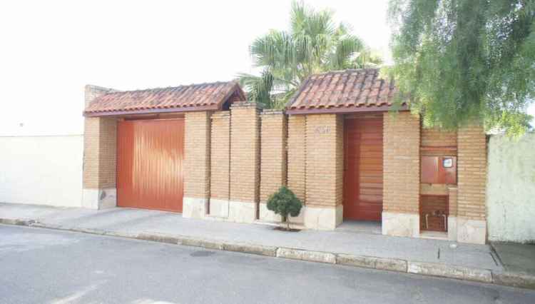 frente-casa-vila-suíssa-imobiliaria-dsakai-venda