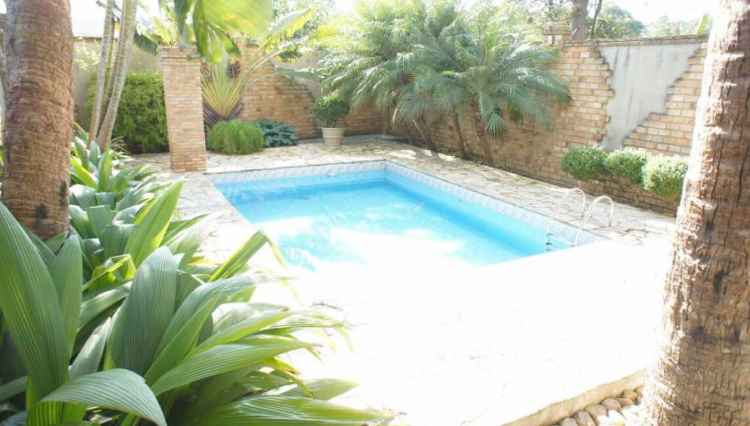 piscina-jardim-casa-vila-suíssa-imobiliaria-dsakai-venda