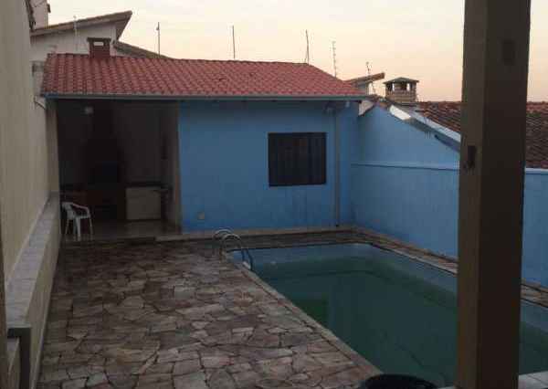 quintal-churrasqueira-casa-vila-oliveira-imobiliaria-sakai-venda.JPG