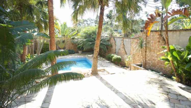 quintal-piscina-casa-vila-suíssa-imobiliaria-dsakai-venda