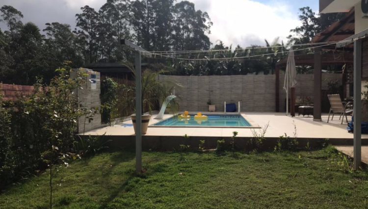 casa-campo-condominio-fechado-ipelandia-suzano-4-dorm-piscina-sala-lareira-area-gourmet-churrasqueira (30)