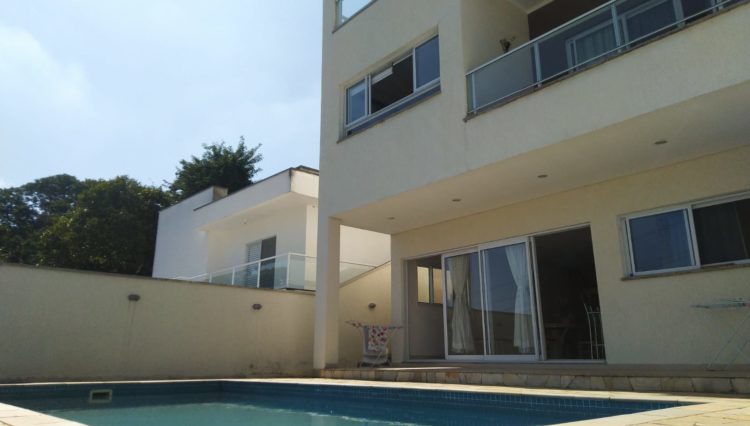 sobrado-5-dorm-470m2-6-banheiros-piscina-churrasqueira-aruã-lagos (11)